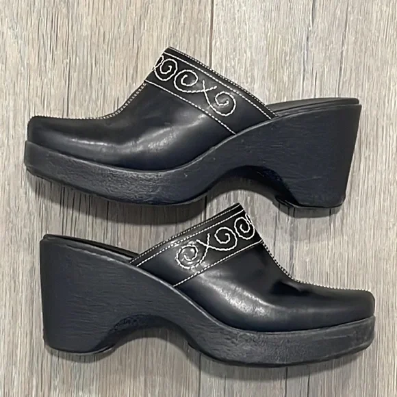 Naturalizer Black Rubber Sole Clogs-9 - Picture 2 of 5